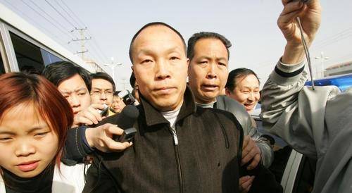 他因"杀妻"被判15年,在狱中苦熬11年后妻子突然回家:我老公呢_张在玉