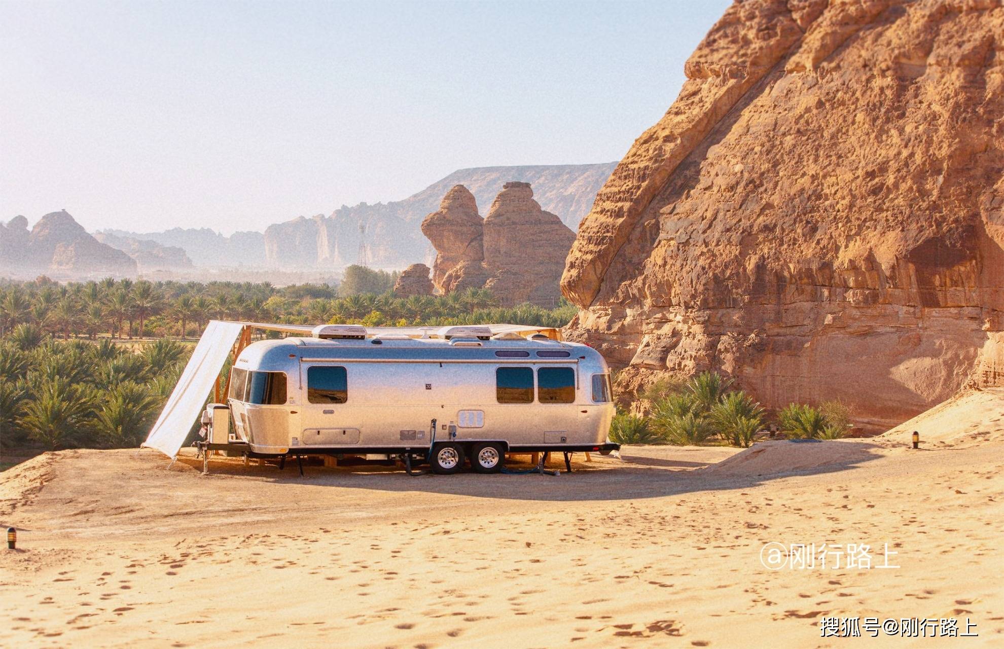 从沙特首都利雅得到埃尔奥拉,带你体验别样的房车旅行_沙漠_感觉_营地