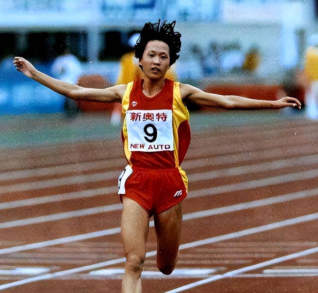 "东方神鹿"王军霞:退役移居国外,3个孩子3个爹,现家庭生赢家