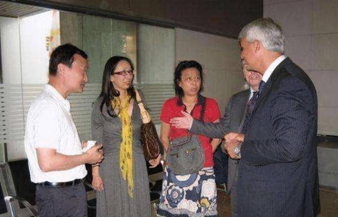 原创黑龙江女首富戴秀丽身价95亿却惨遭离婚外国丈夫厌倦太富