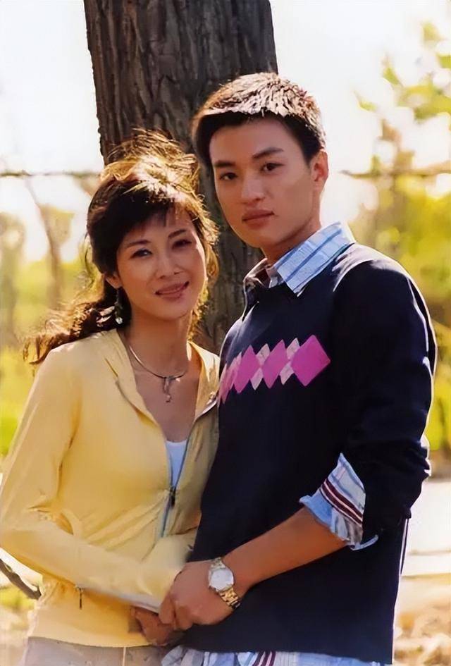 亮剑女神抛弃相爱5年的初恋,转身嫁给50亿富豪,丈夫却锒铛入狱_童蕾