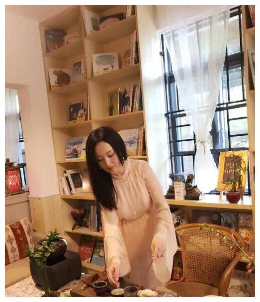 杨钰莹52岁人生豪宅乐活花菜相伴宁静自在