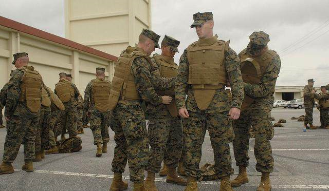 原创击中防弹衣断肋骨液体防弹衣电子防弹衣