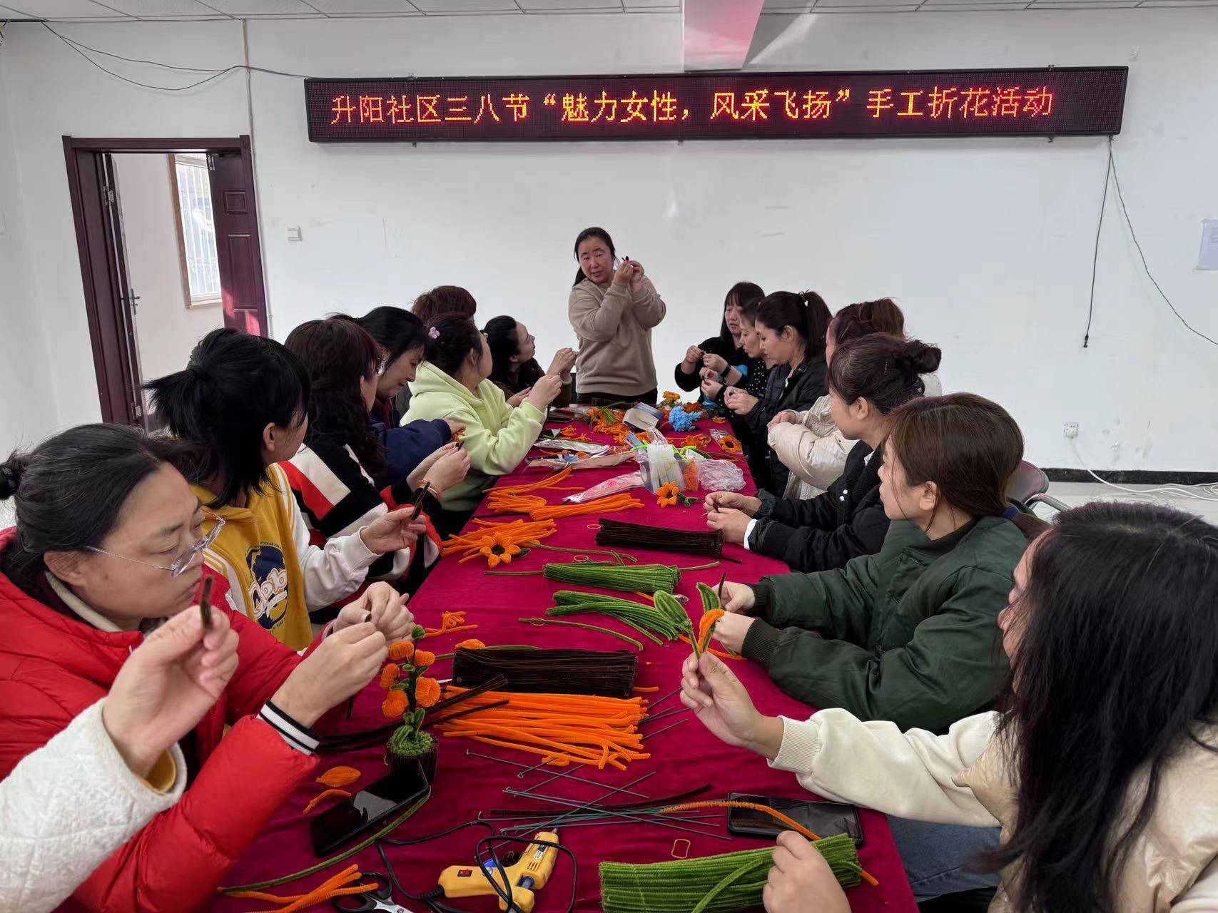 升阳社区开展魅力女性风采飞扬手工折花活动