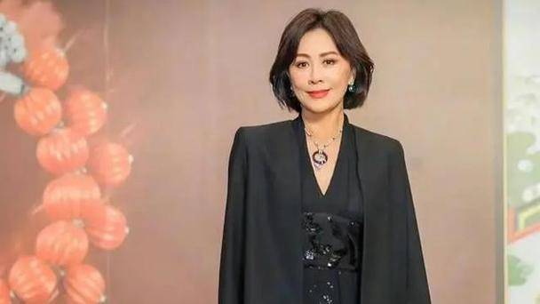 58岁刘嘉玲霉霉演唱会大胆表现年龄界限的挑战还是逾越