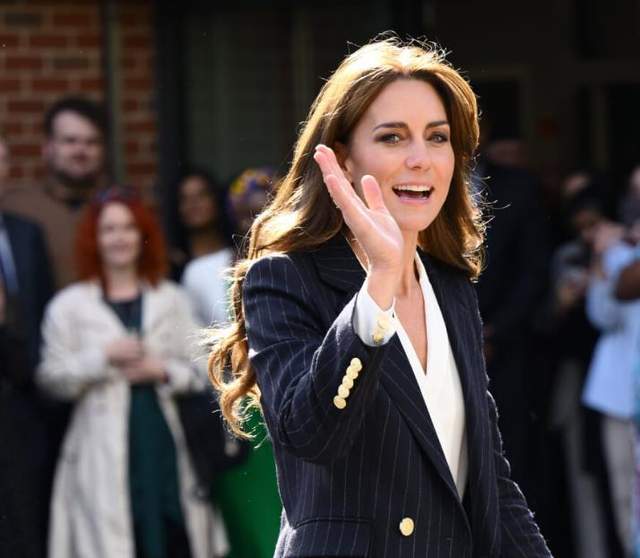 原创英国王室不敢晒近照发文庆祝国际妇女节凯特的配图是老照片