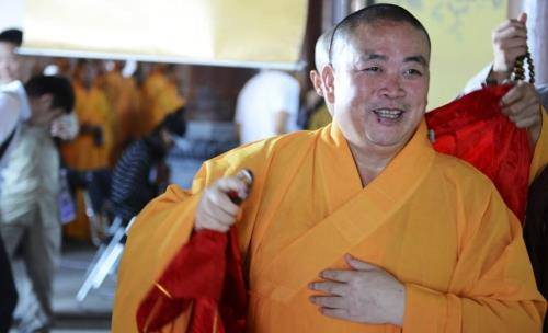 原创少林寺每年香火钱上亿都花哪去了住持释永信我每月就700元