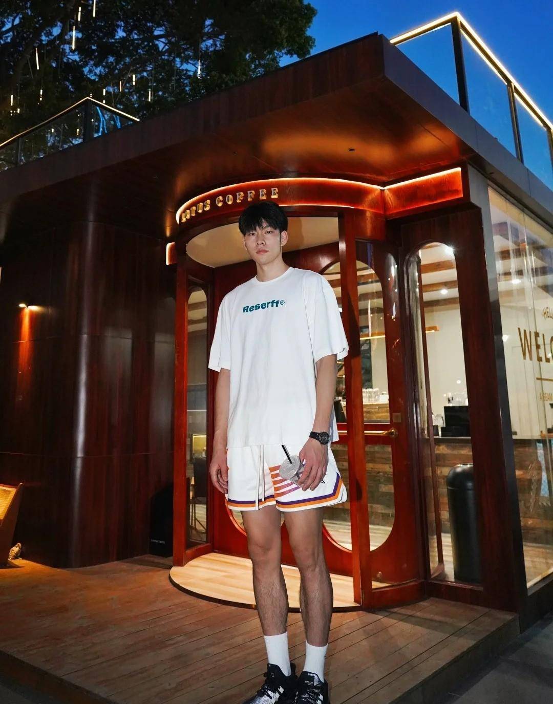 203cm帅哥诠释不一"高"样 篮球运动员兼多面手_李思舞_生活_体格