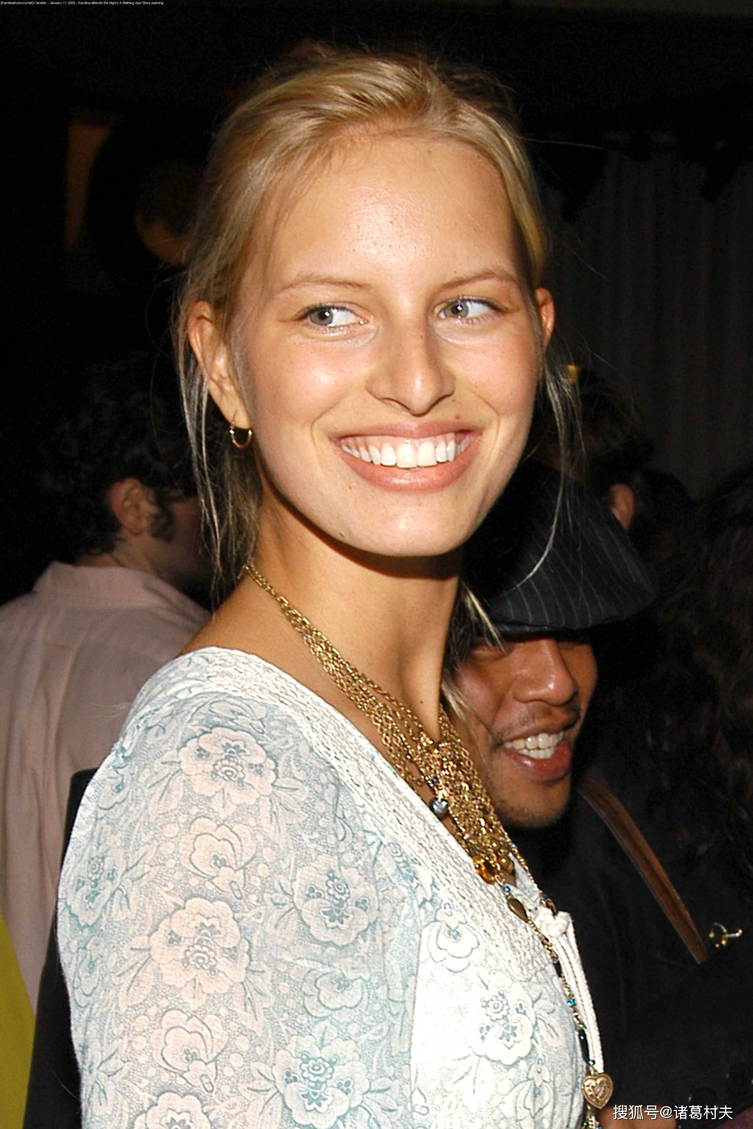 人间极品!卡罗莱娜科库娃写真赏_身材_魅力_女性