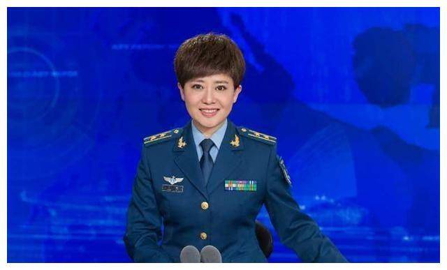 央视军事报道四大美女新闻主播唯一穿军装播报