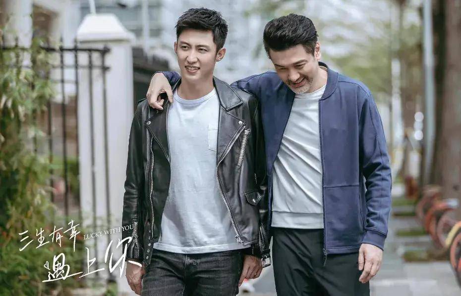 在《三生有幸遇上你》中,他还扮演了黄景瑜的父亲,这个角色跟他本人的