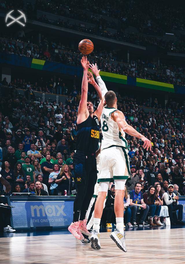 掘金队以32分大胜凯尔特人!布朗狂砍41分,卫冕冠军展现强大实力