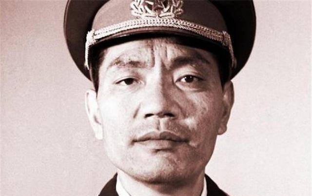 原创1969年一老农到达南京三位军长特意到月台接风他是谁