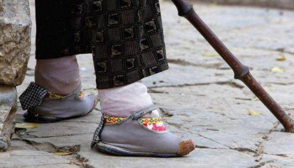 原创缠足裹脚又丑又疼为什么还有人喜欢