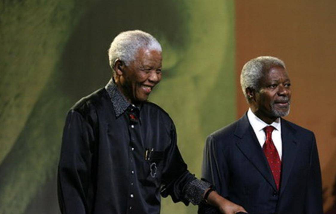 一姑娘因身材特殊,被关入动物园展览,26岁时不堪遭受折磨离世_巴特尔