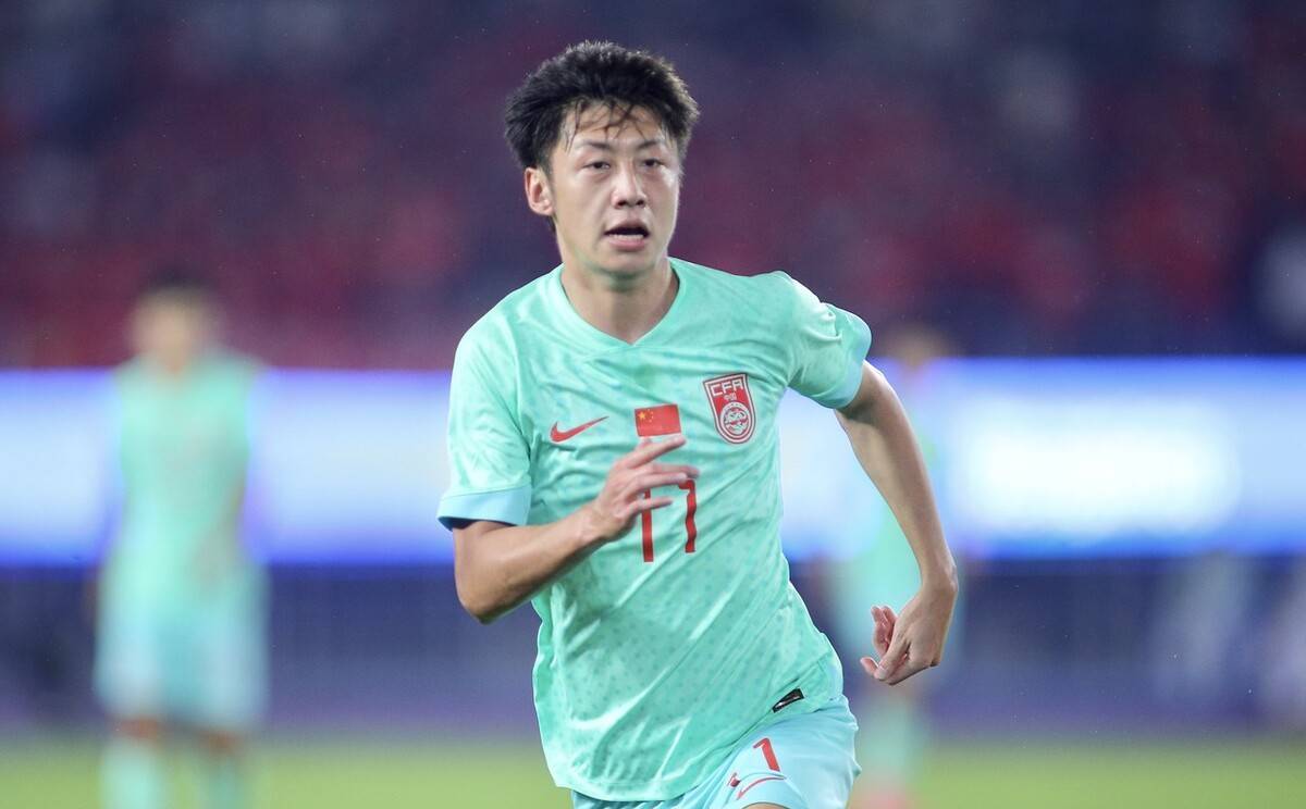 把谢鹏飞逼到替补席的申花新网红 居然没有进国足龙年第一期名单_徐浩