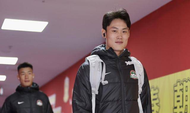 王上源持续备受国家队新主帅信赖,徐浩峰积极努力成为未来方向_信任_