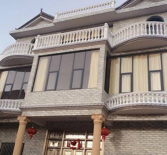 原创四十万在农村修三层小洋楼装修简单大气朋友参观却说表里不一