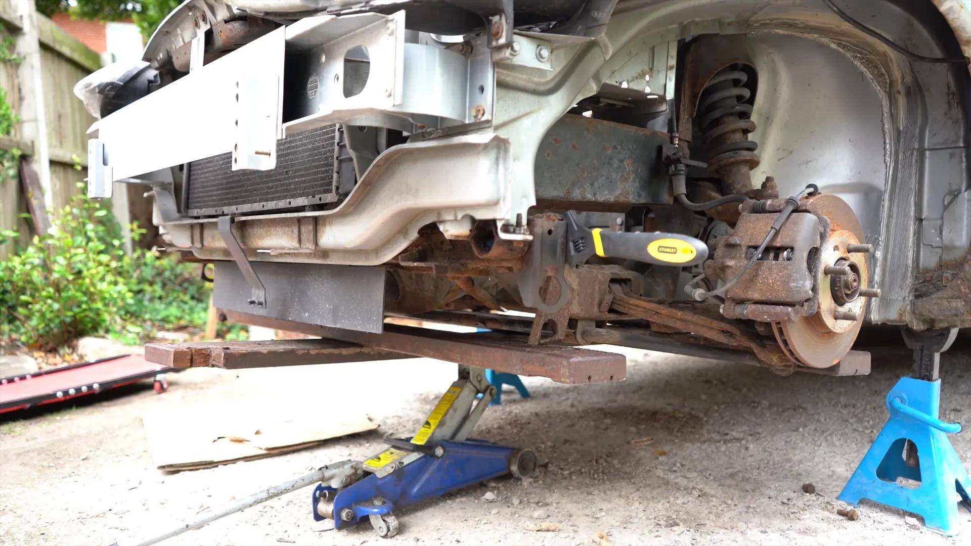 前双叉臂,后纵臂三连杆的配置甚至比保时捷718更强