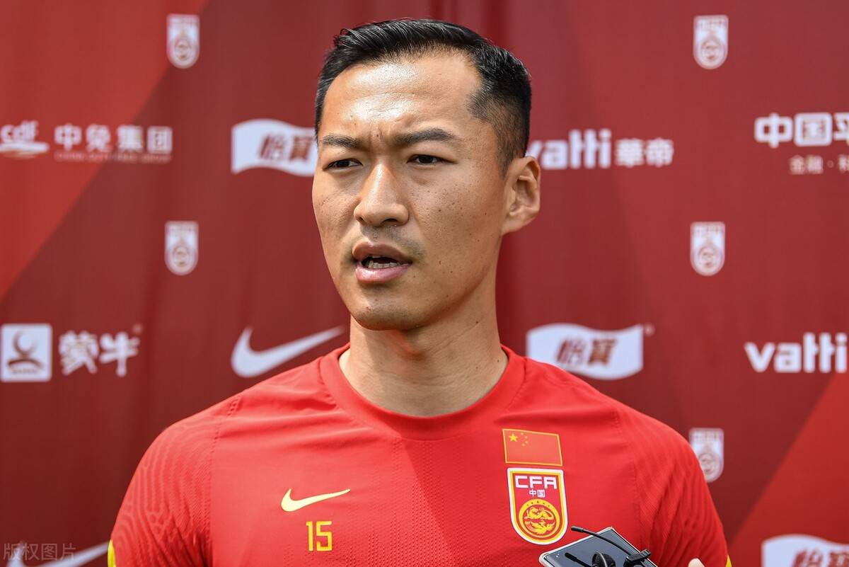 原创拍手叫好35岁国足队长落选伊帅新官上任三把火世预赛摊牌