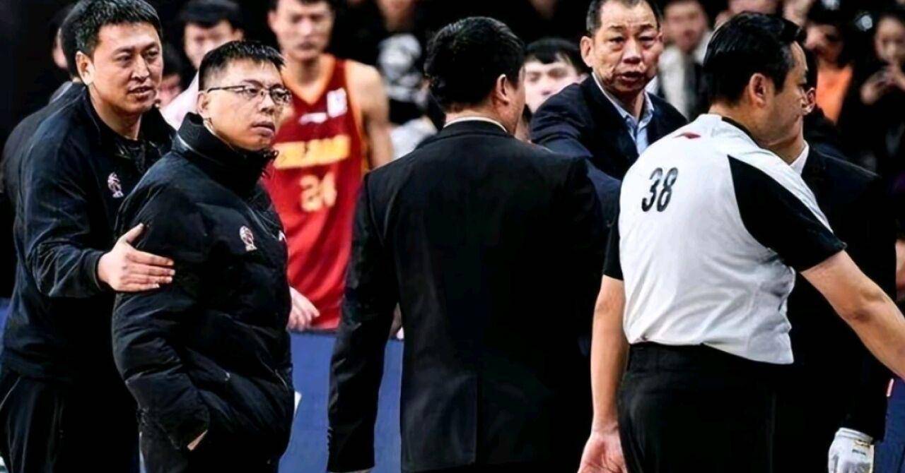 原创裁判无视6打5浙江经理大发雷霆同曦男篮掀翻cba第三爆冷