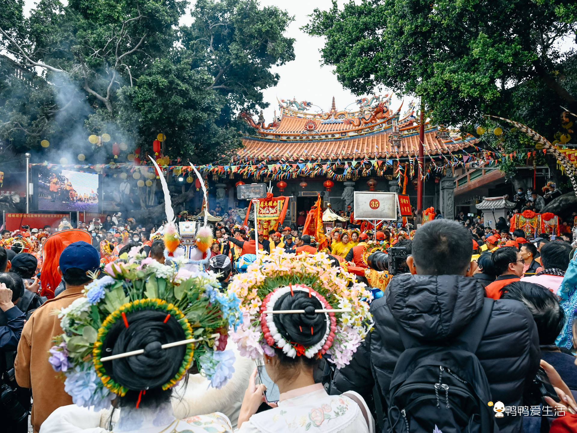 泉州蟳埔:妈祖天香巡境汇聚成一片流动的花海,场面空前盛大