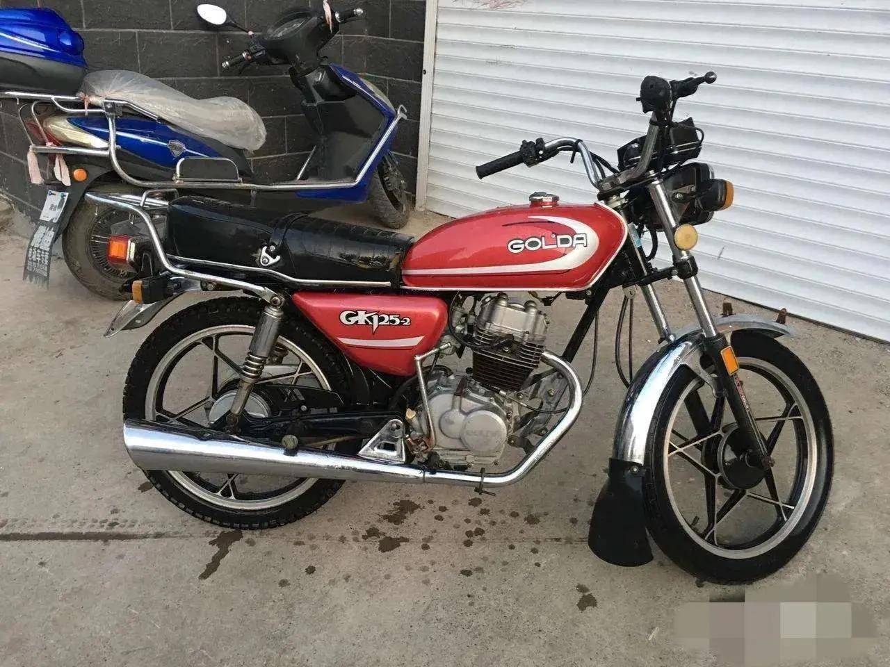 四冲程高登ck125二冲程与此同时,中国台湾省产的三阳野狼系列摩托车