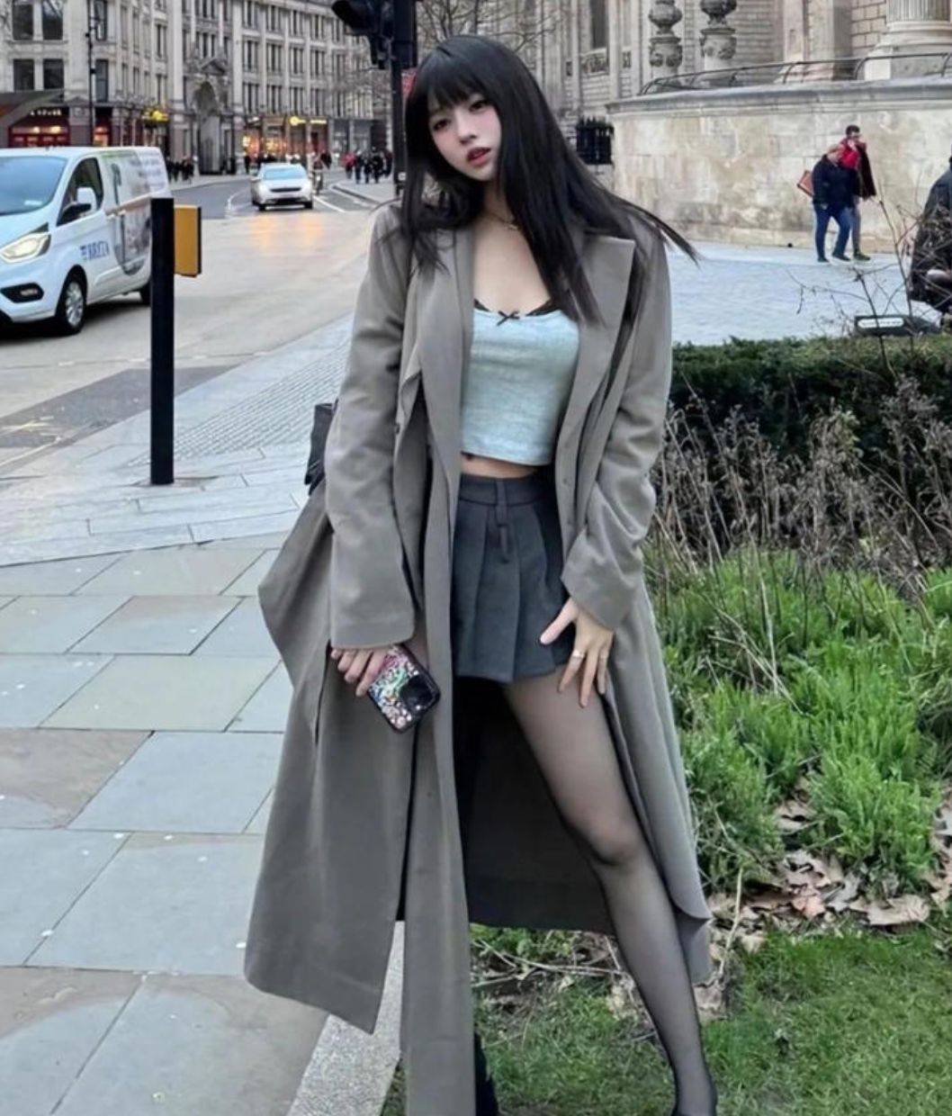 原创被汪峰女儿留学照惊艳到了18岁身材抢镜一双漫画腿太吸睛