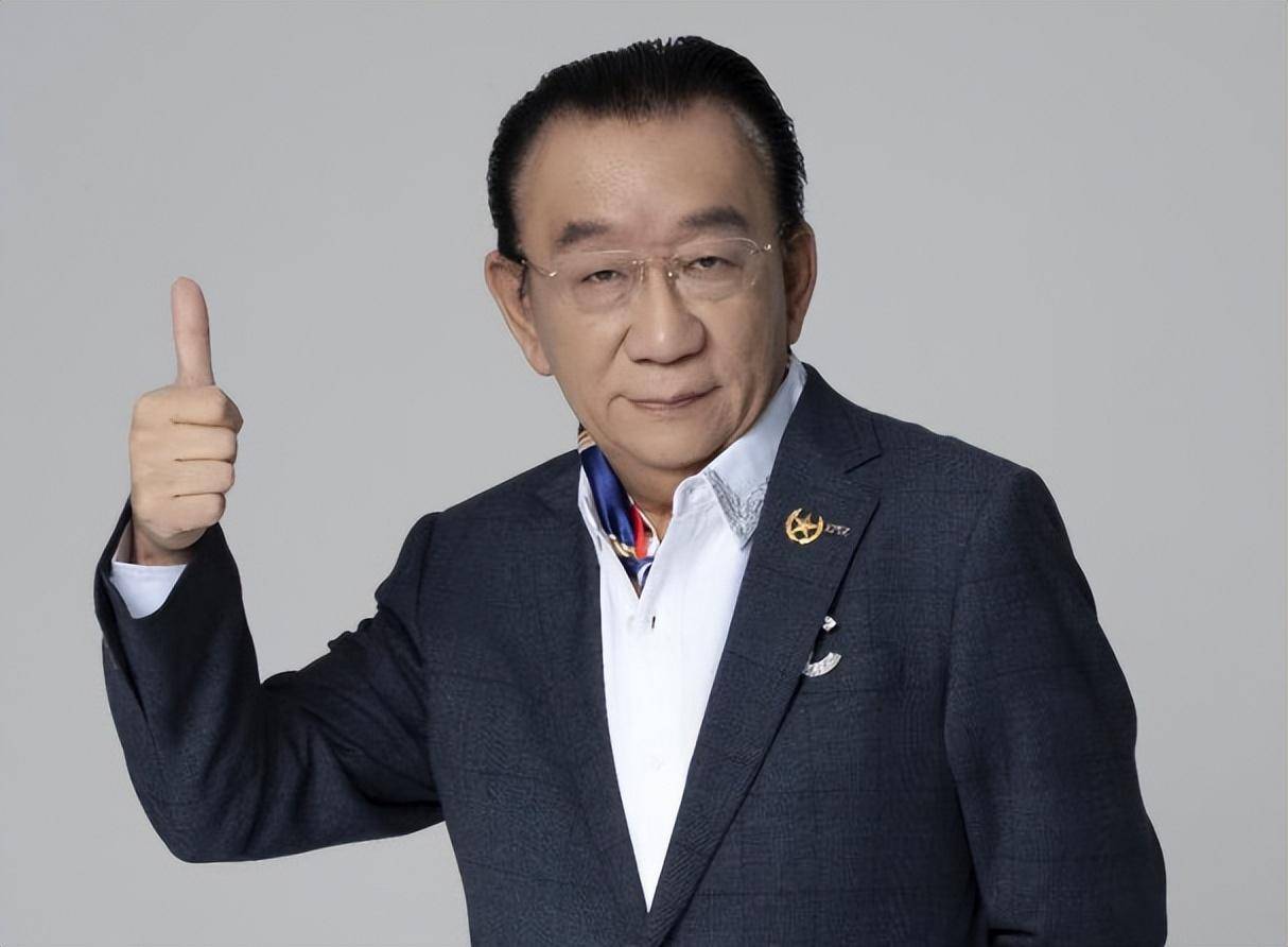 相声表演艺术家侯耀华,妻子早就走了,和安娜金谈恋爱很正常_社会_生活