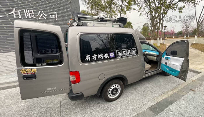 再说这款上汽赛宝露营车,非常适合改装床车的车型