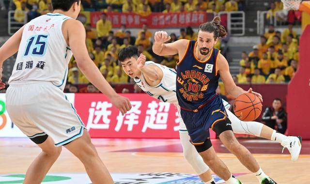 6篮板2助攻,张宁爆发拿下22分7篮板4助攻,泰勒稳定输出18分5篮板5助攻