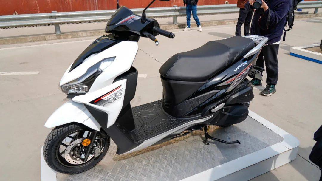 13790元起adv150大阳adv150由之前的6个版本精简为以下3个,价格也迎来