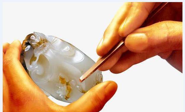 原创大哥拿玉牌上节目专家估价至少三十万他却要还回去