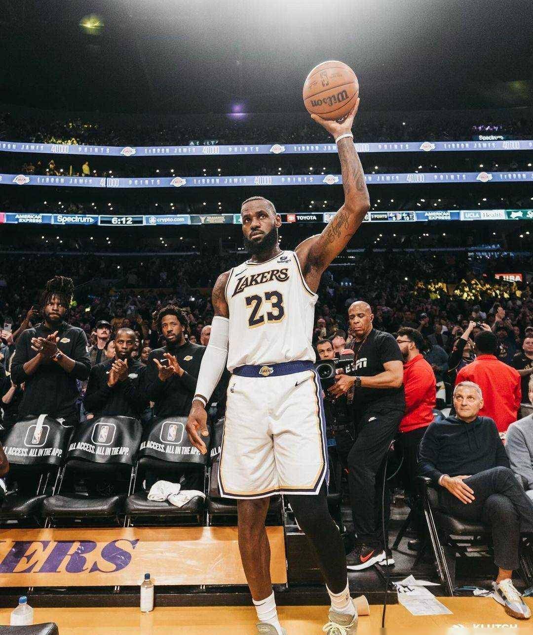 詹姆斯,不仅仅是一个篮球传奇,更是一个永不言败的战士.