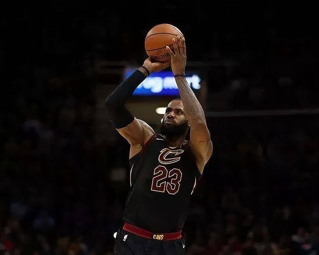 放眼nba历史只有6人做到_詹姆斯_库里_球员