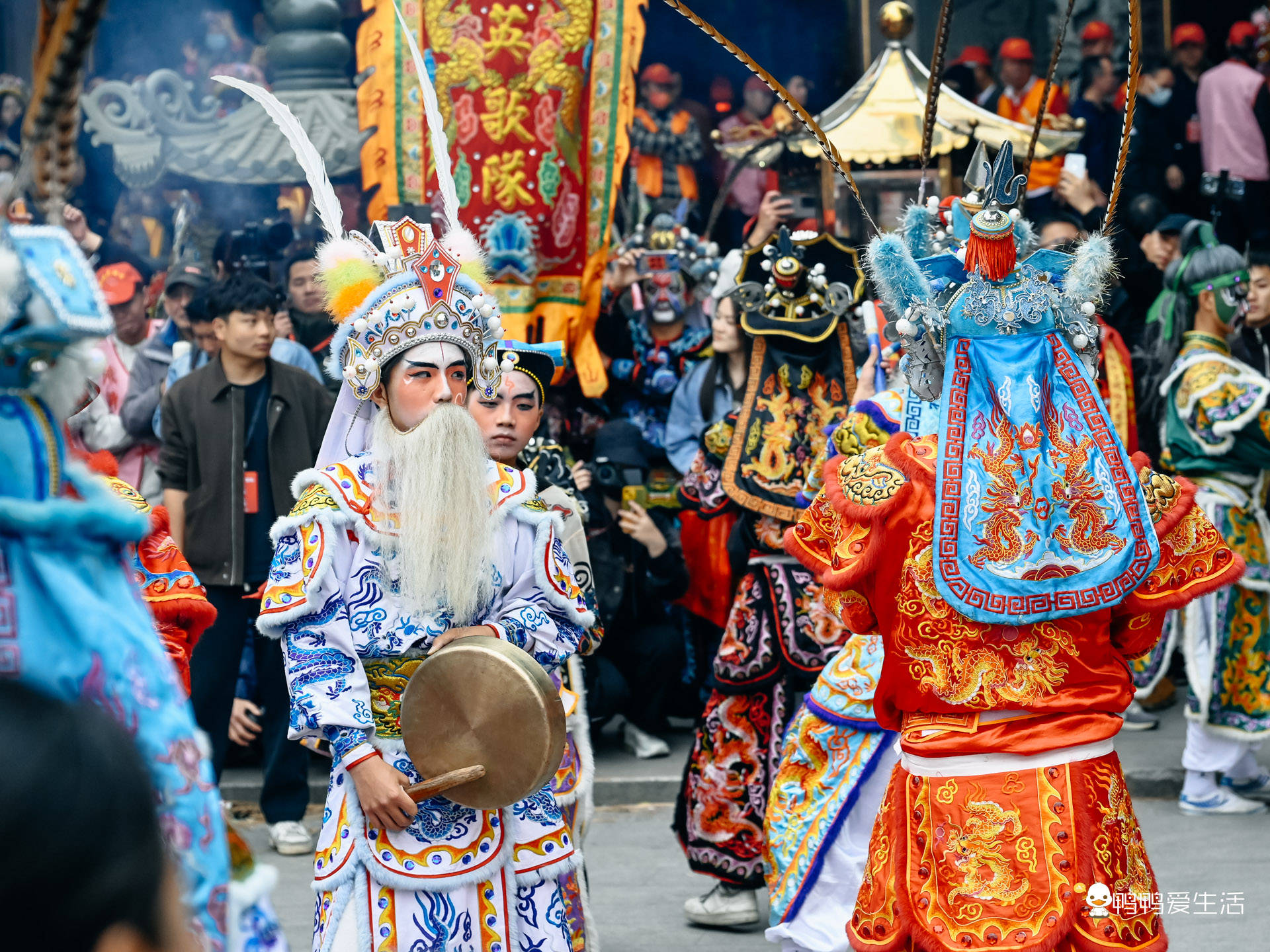 泉州蟳埔:妈祖天香巡境汇聚成一片流动的花海,场面空前盛大