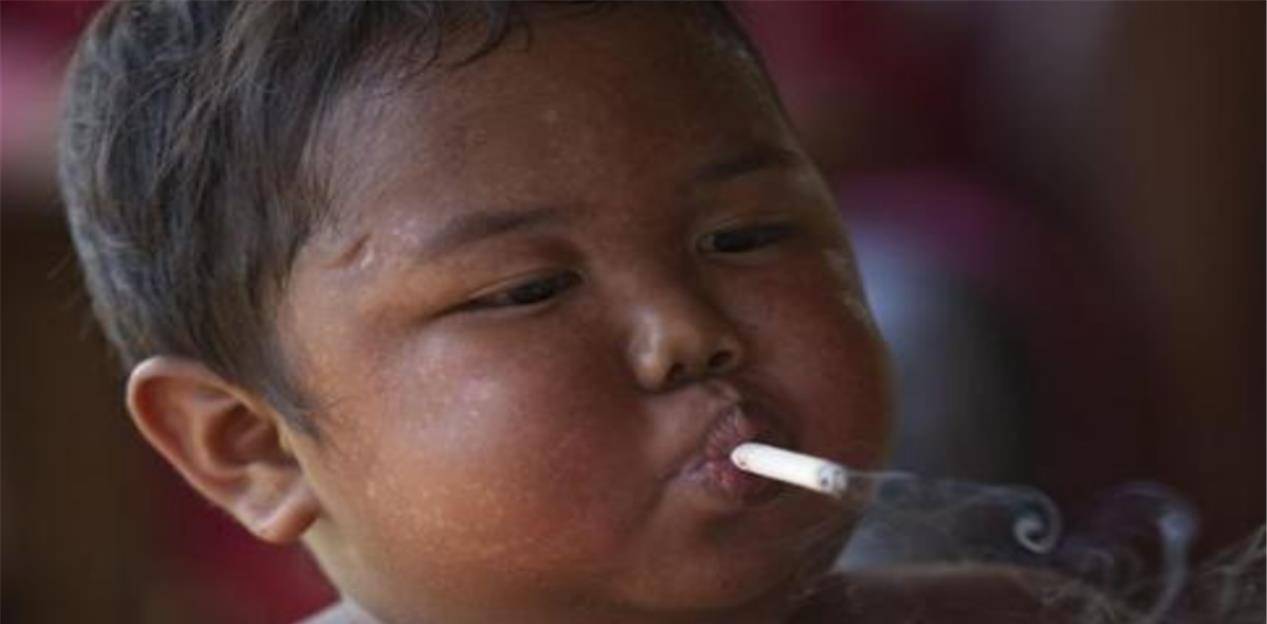 由于当地人对抽烟习以为常,所以也不认为二手烟会对孩子造成什么危害.