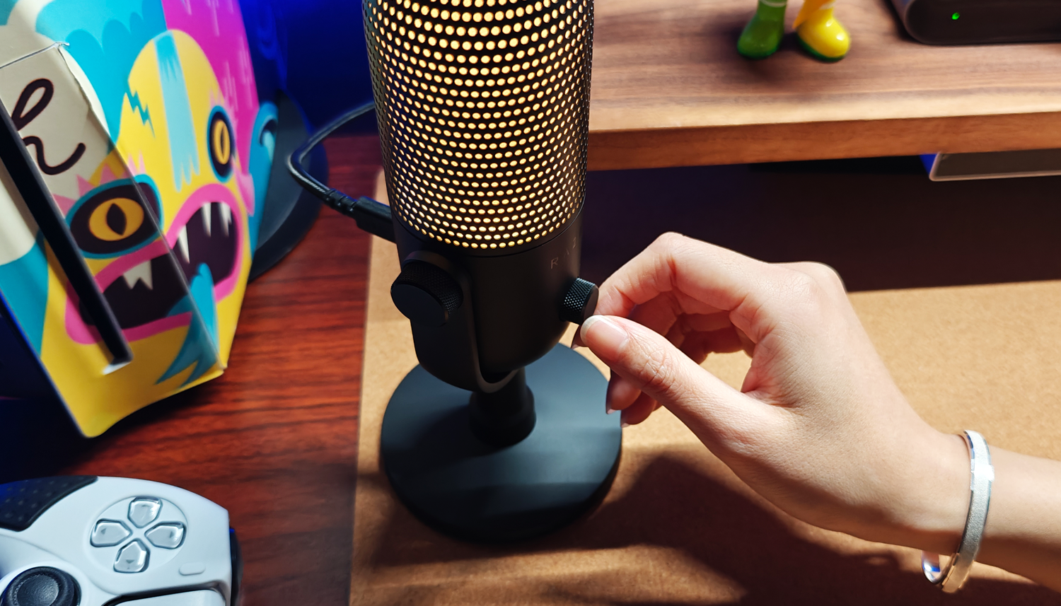 原创可自定义rgb的麦克风直播与视频的创作利器雷蛇魔音海妖v3幻彩版