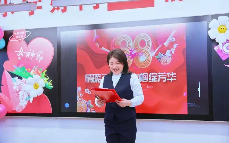 花韵拾趣致敬最美的你卫华小学举办庆祝三八妇女节活动