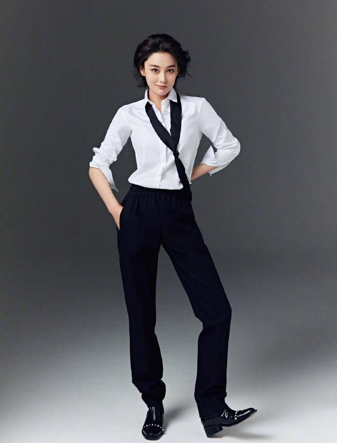 原创张馨予摘了很多杨梅,自己吃不完,称可以去摆地摊了_体重_老公