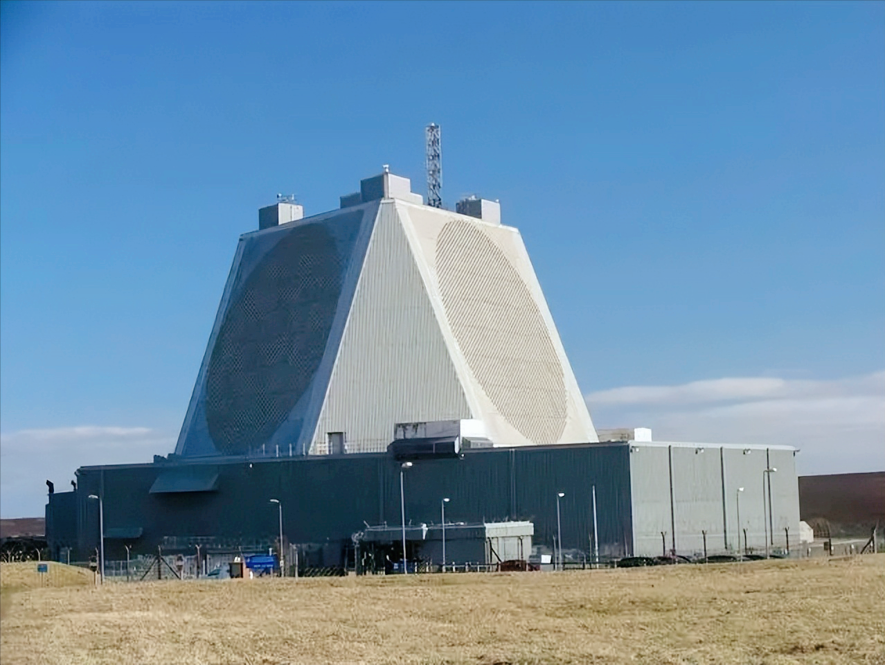 美国——铺路爪雷达除此之外,该系统的抗干扰素力也是首屈一指的存在