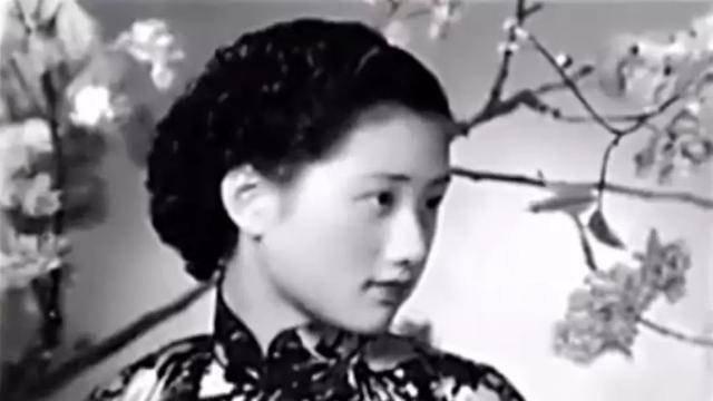 原创她15岁和少爷同居17岁成名25岁被两个男人逼死鲁迅为之痛惜