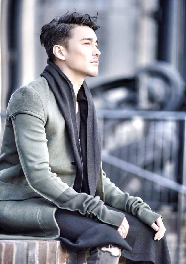 还有现在的霸道总裁专业户王策,也是模特出身,现在经常出演霸道总裁