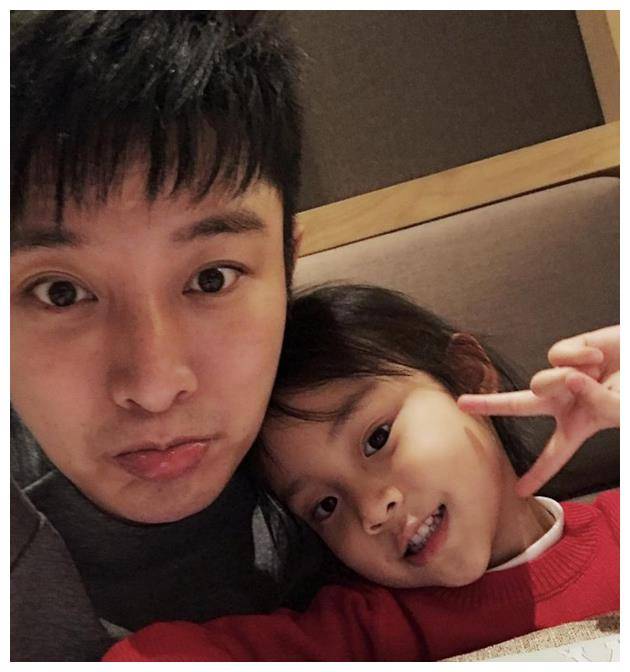 贾乃亮力挺女儿甜馨!细数她独特魅力,今与前妻并肩支持.