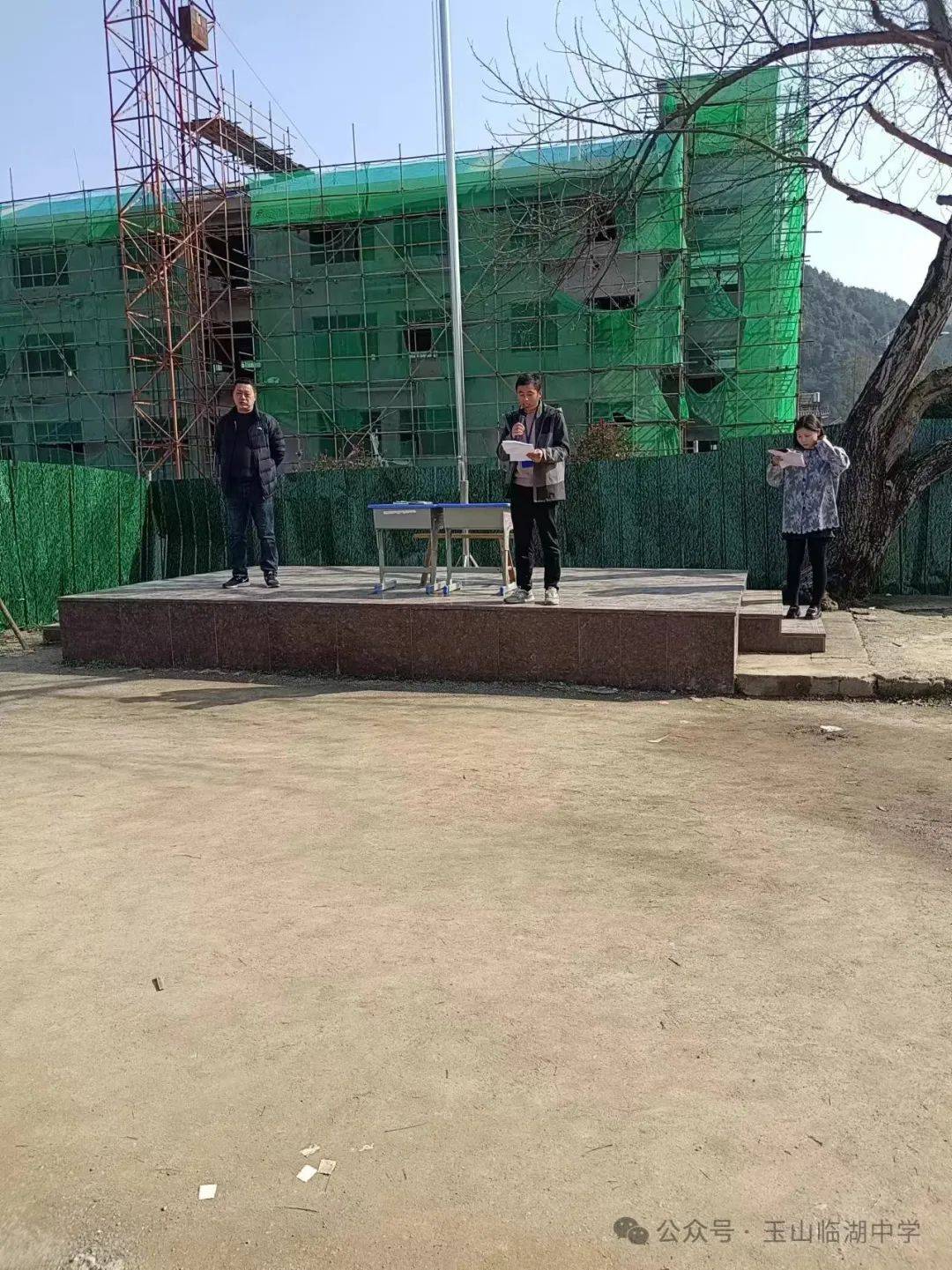 百日策马扬鞭六月繁花似锦