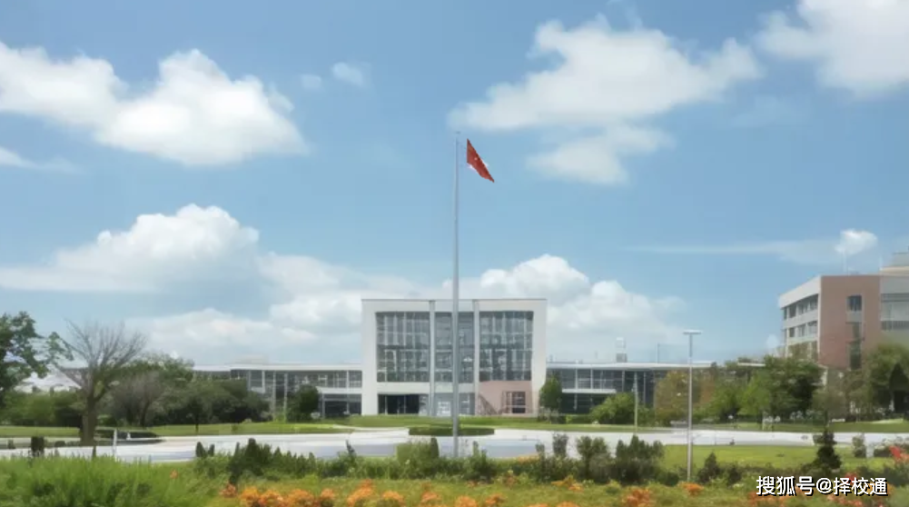 海警学院现设有七个教学系部,开设了40多个专业,涵盖了维权执法(作战