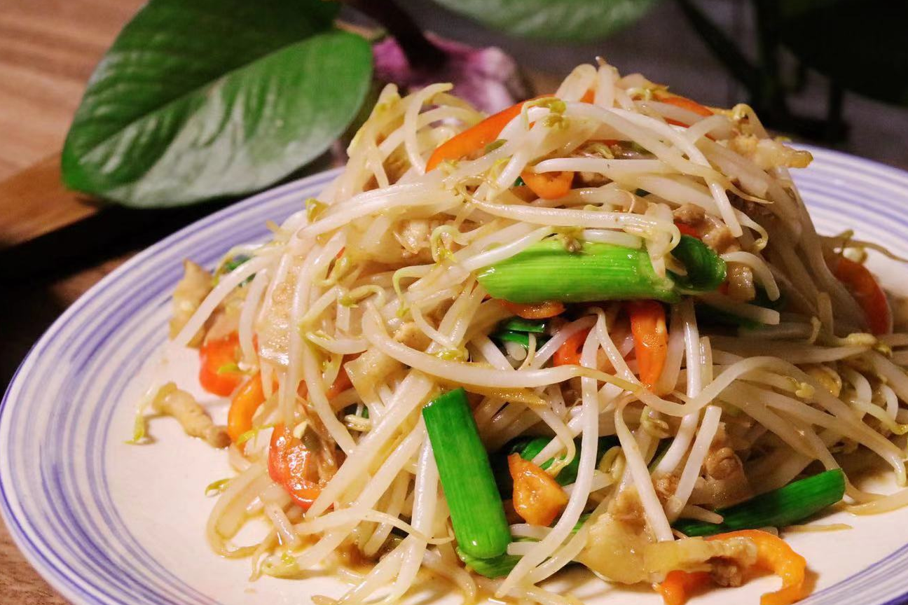 入春后都偏爱多吃素菜,但单纯的素小炒又难以勾起十足的食欲,新鲜的
