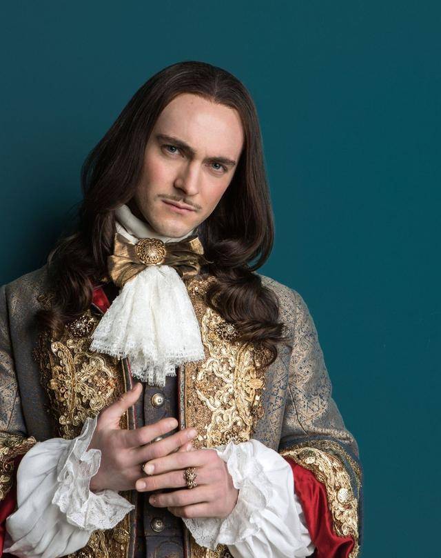 原创作为国王的路易十四为啥宁愿臭气熏天也要一辈子只洗7次澡