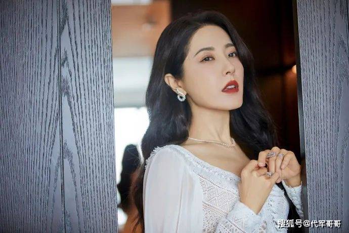 原创来自满族的10位女星个个貌美如花你最喜欢谁