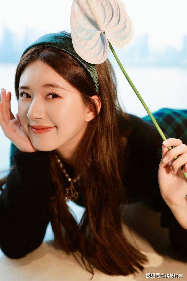 原创这谁顶得住25岁赵露思饱满性感韵味十足